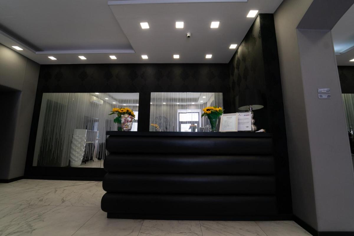Sweet Central Hotel - Housity
