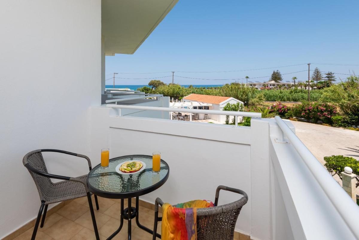 Mrs Chryssana Beach Hotel - Housity