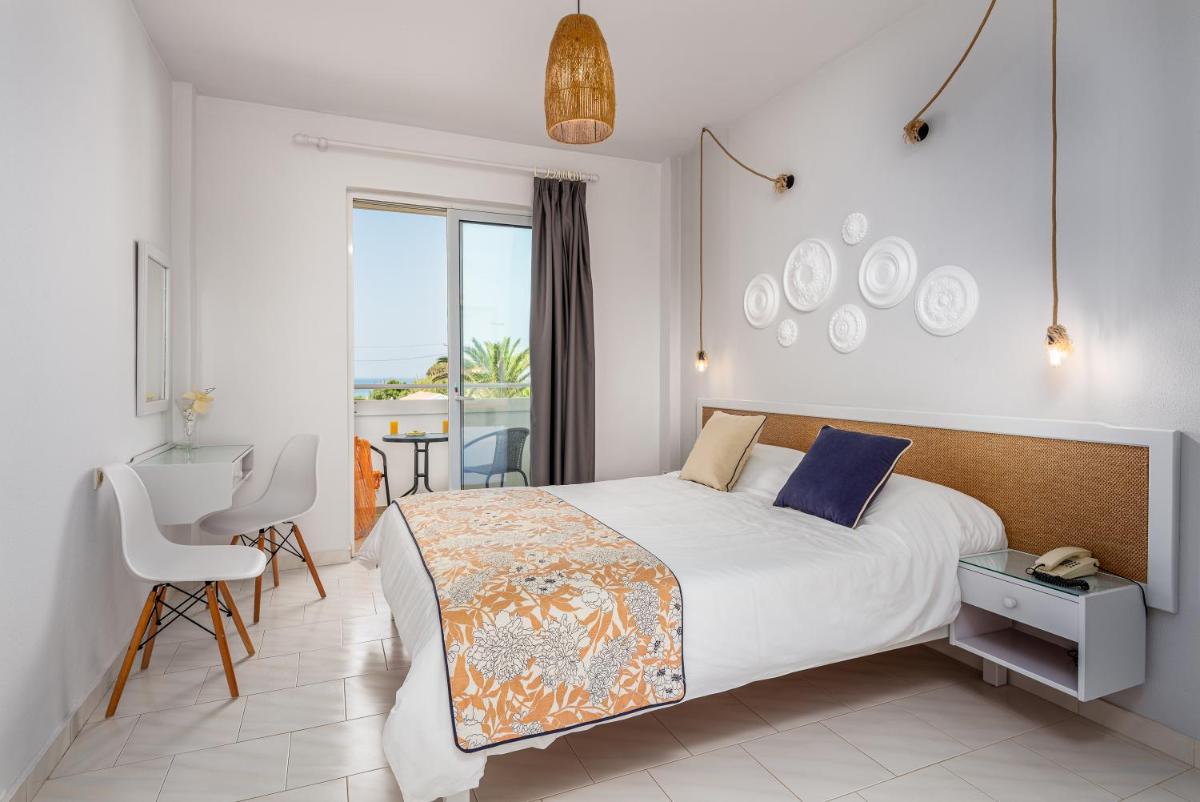 Mrs Chryssana Beach Hotel - Housity