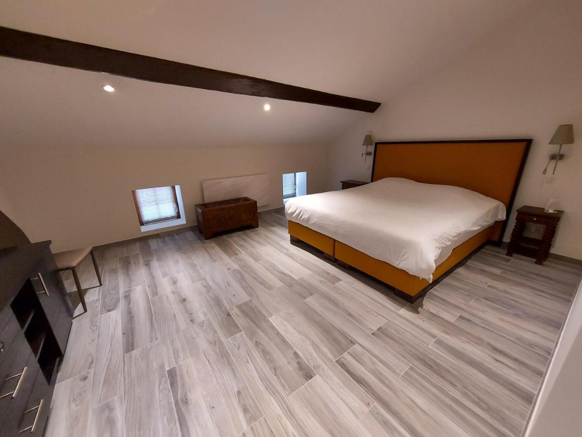 Un ou plusieurs lits dans un hébergement de l'établissement Hôtel du Domaine de La Grange de Condé