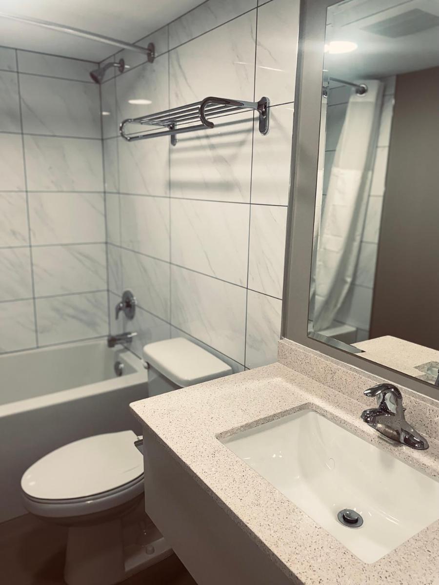 Econo Lodge - Housity