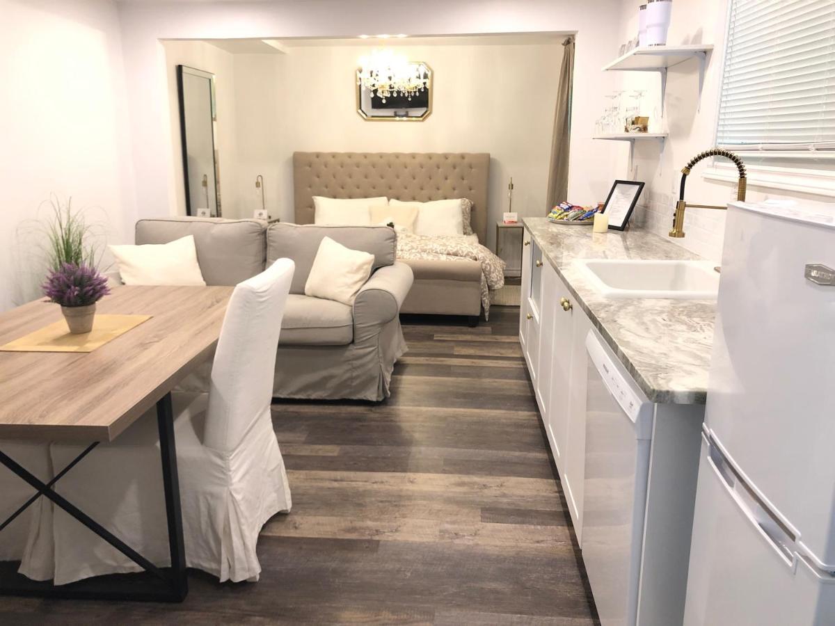 Suitetrails - Romantic Golden Spa Suite