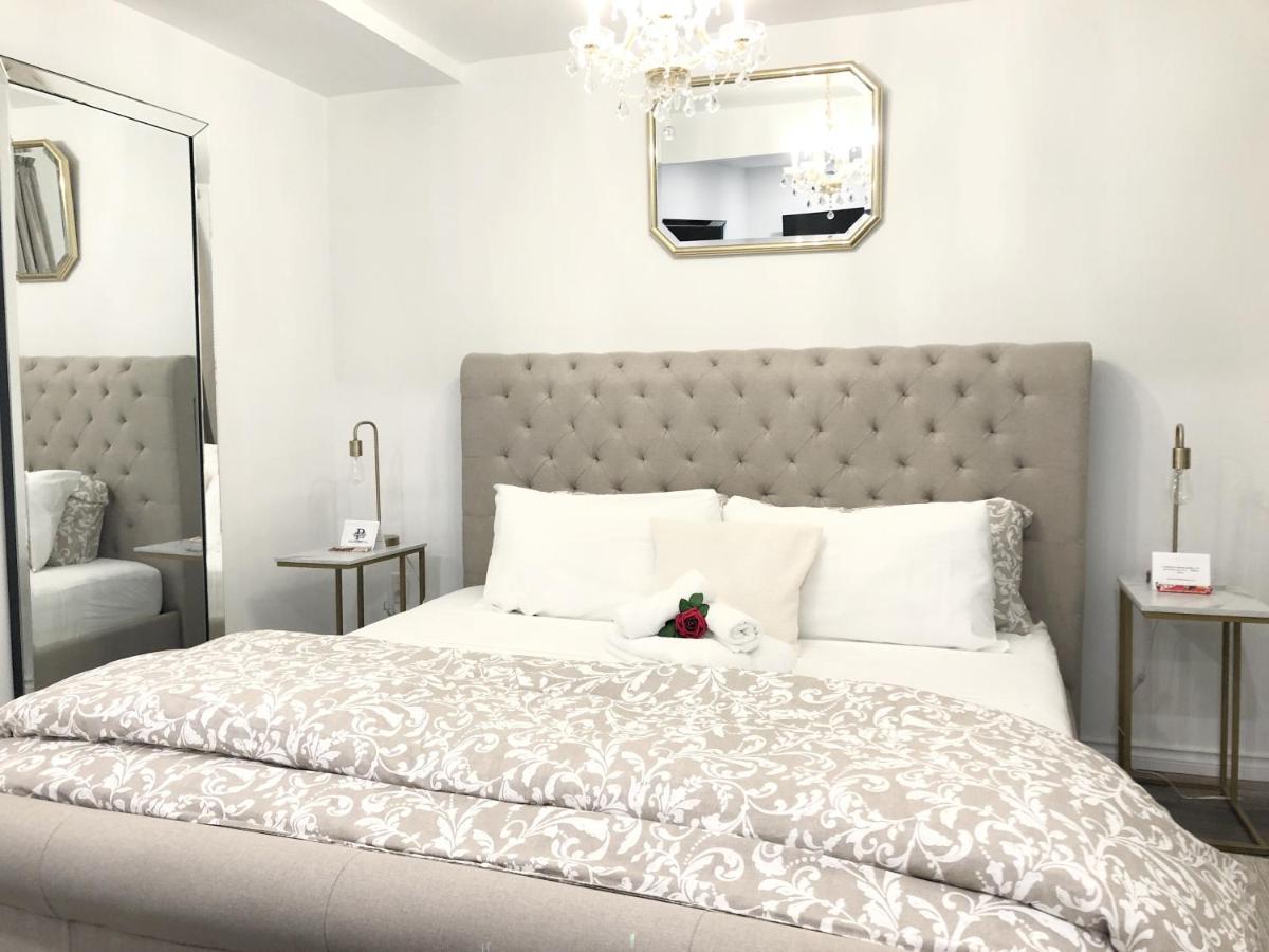 Suitetrails - Romantic Golden Spa Suite