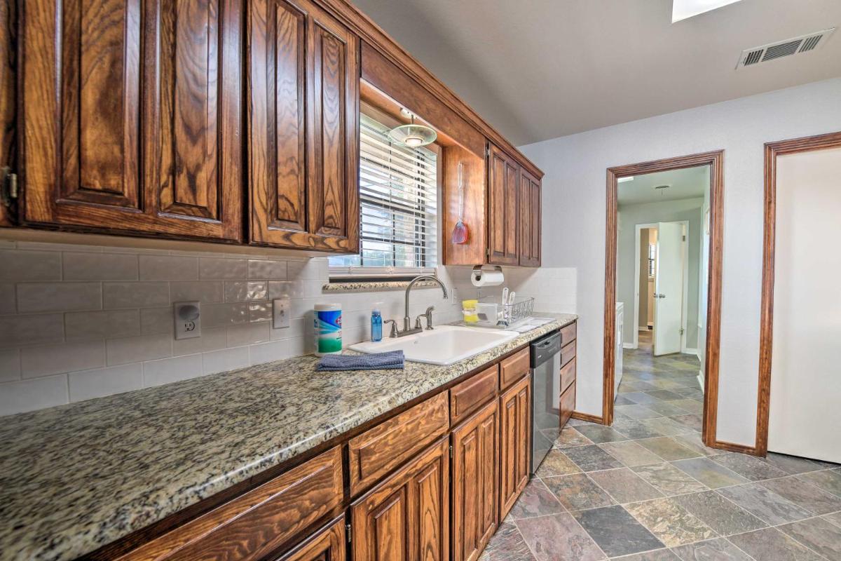 Lakefront Home Less Than 3 Miles to Historic Granbury! - Housity