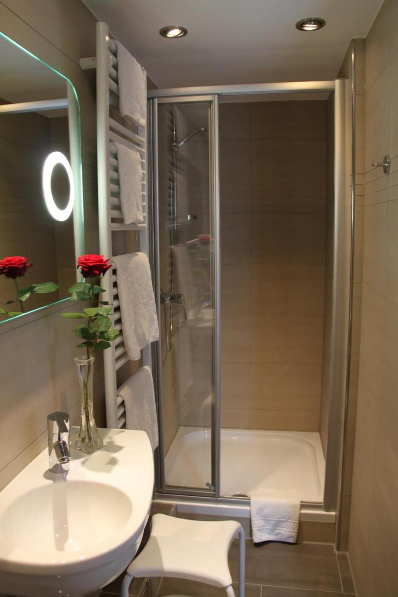 Hotel Rheinischer Hof - Housity