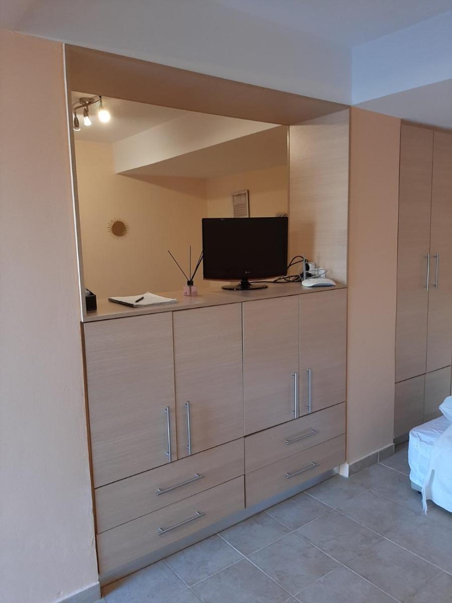 Kleanthi and Kostas Studios - Housity