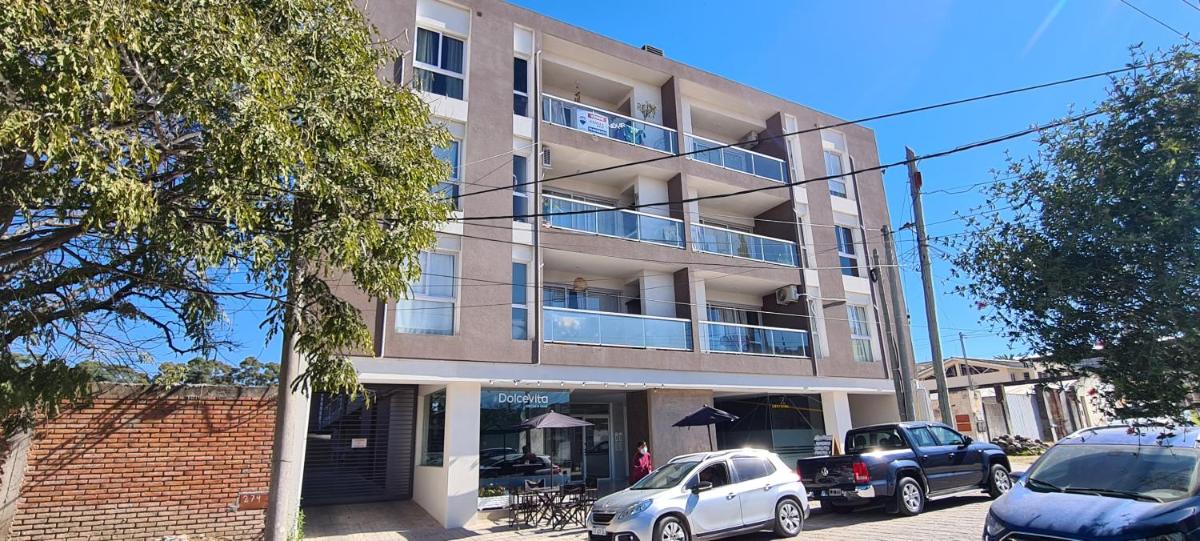Selin Issa 296 - Housity