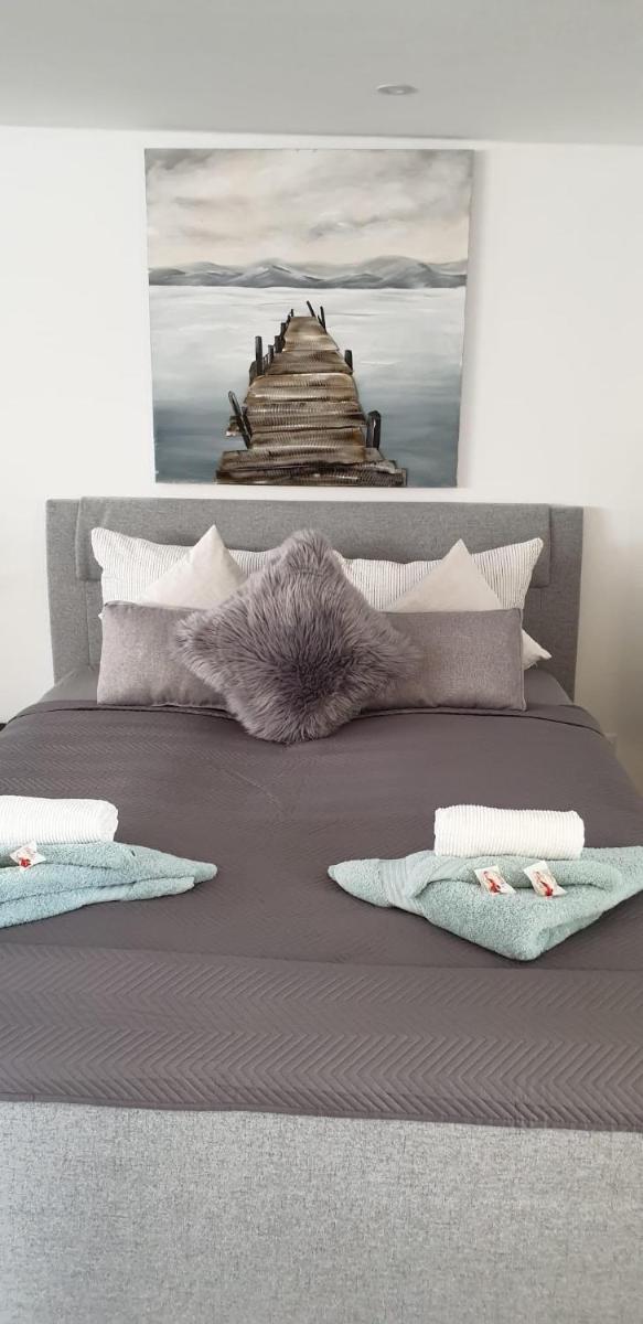 Suitetrails - Sharky Ferienwohnung in Bahnhofsnähe