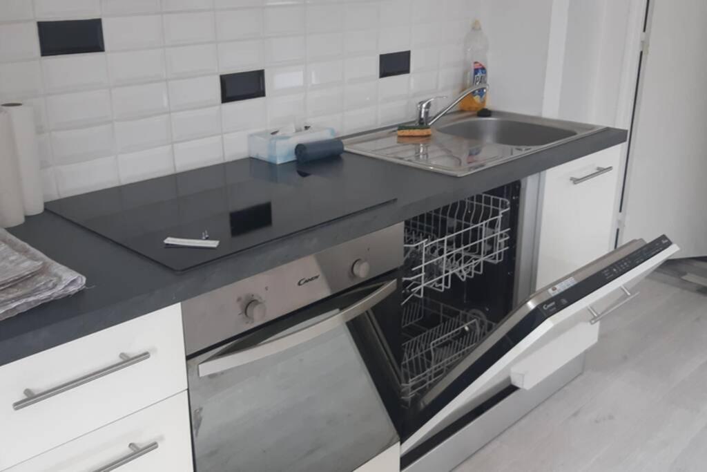Elbeuf etg1 droite Sweet Home Netflix wifi - Housity