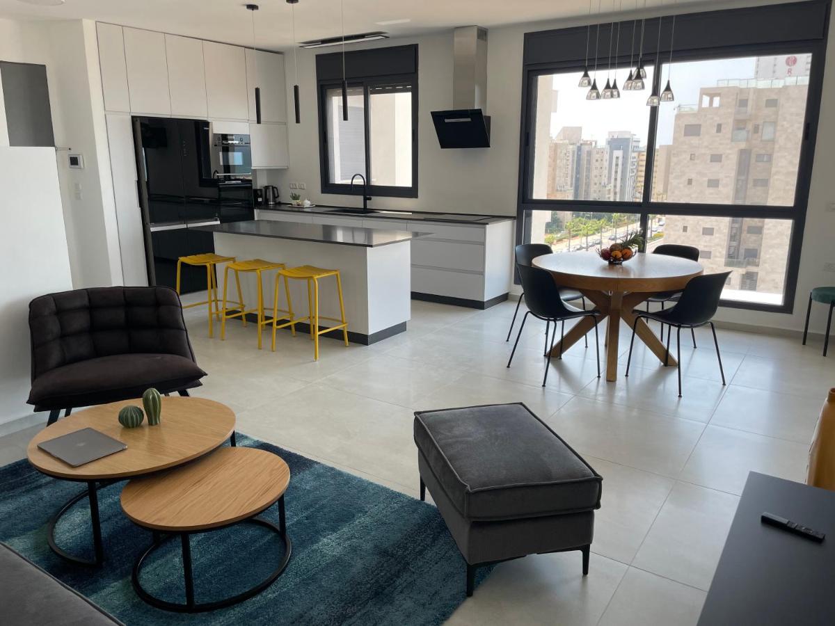 #דירת יוקרה על הים Bluewave Beach Apartment# - Housity