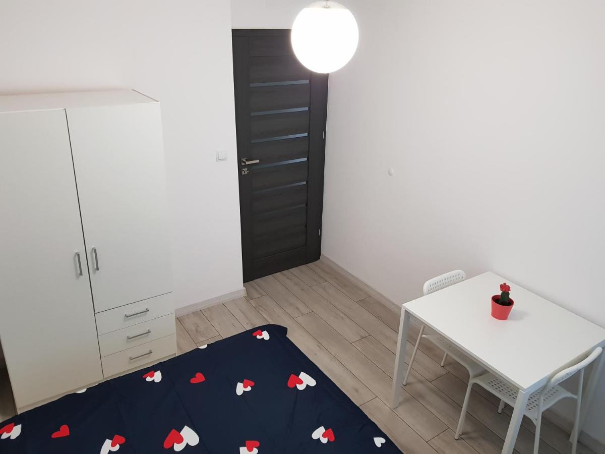 MirrorRoom PL Airport - Housity