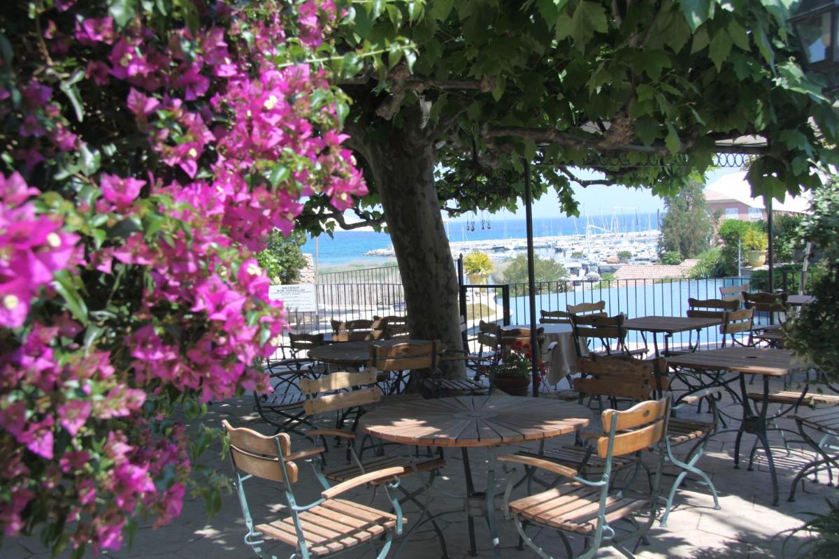 Vue sur la rivière ou le fleuve situé(e) à proximité de l'hôtel