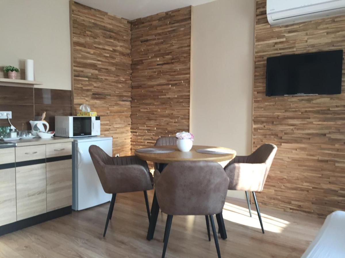 Family Apartmanház - Housity