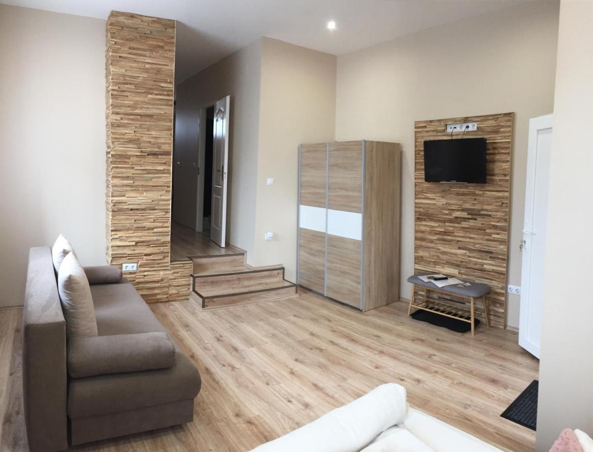 Family Apartmanház - Housity