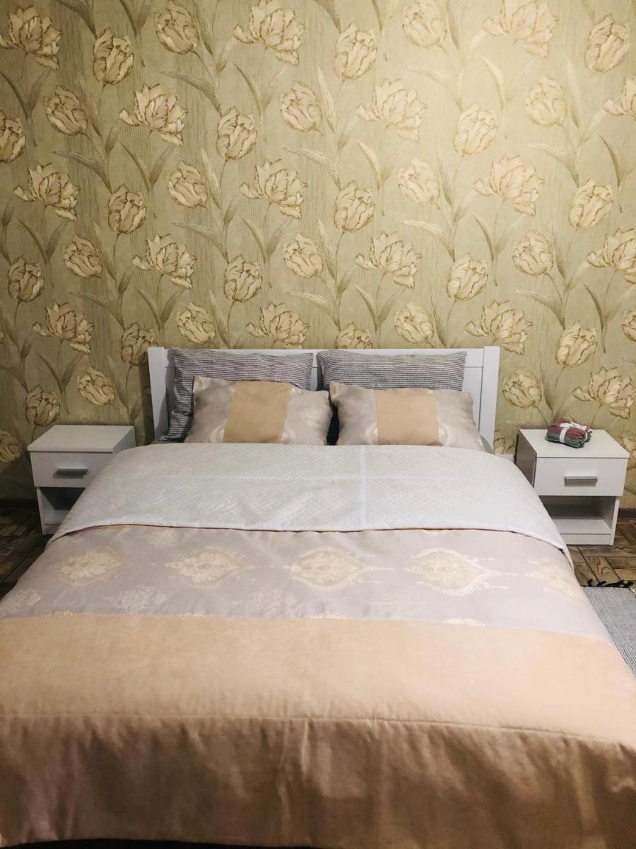 Julia 2 - Housity