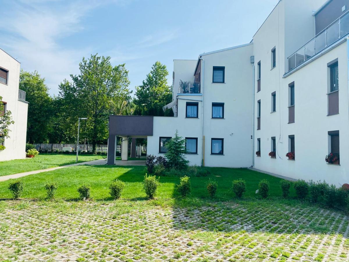 Liszt Ferenc Apartments - Housity