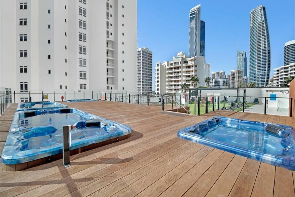Enjoy fantastic ocean views in Surfers Paradise! - Housity