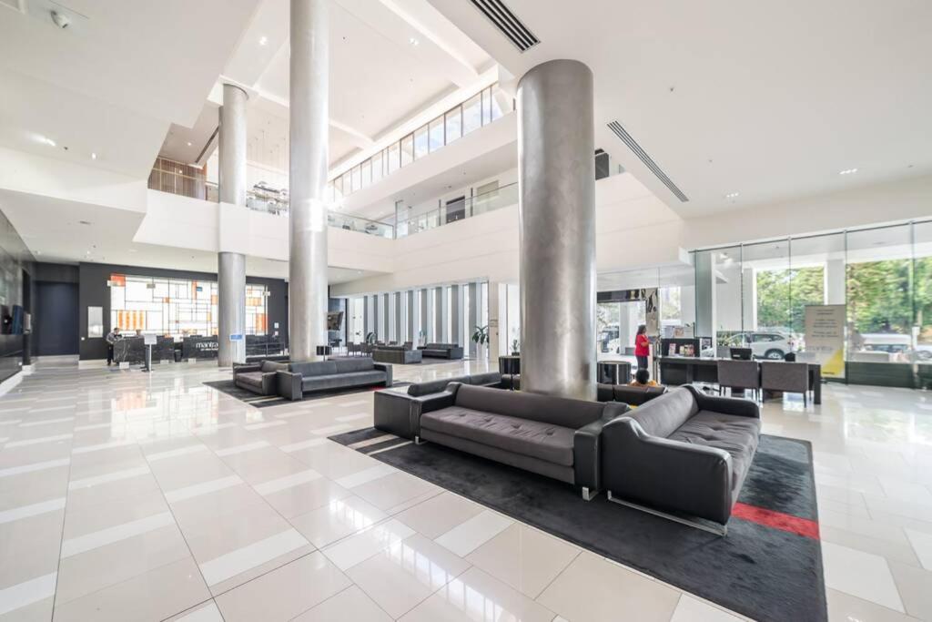 Enjoy fantastic ocean views in Surfers Paradise! - Housity