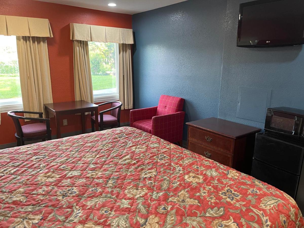 Kenwood Court Motel - Housity