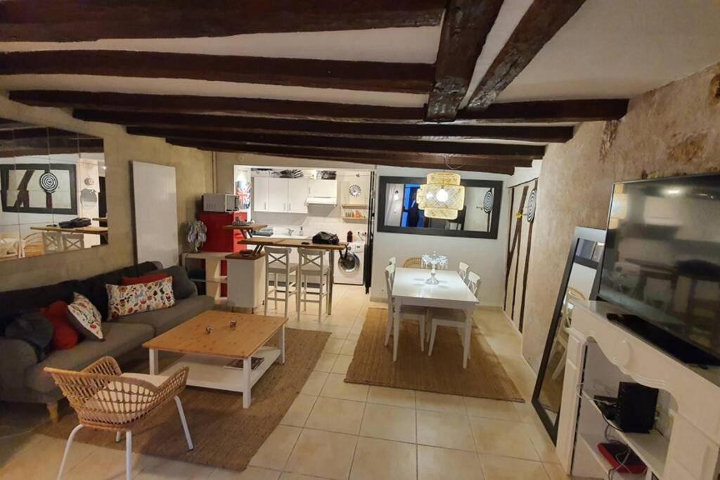 MAISON ENTIERE de 115m2 EN HYPER HYPER CENTRE AUX COEUR DES HALLES de TOURS de 2 à 7 PERSONNES - Housity