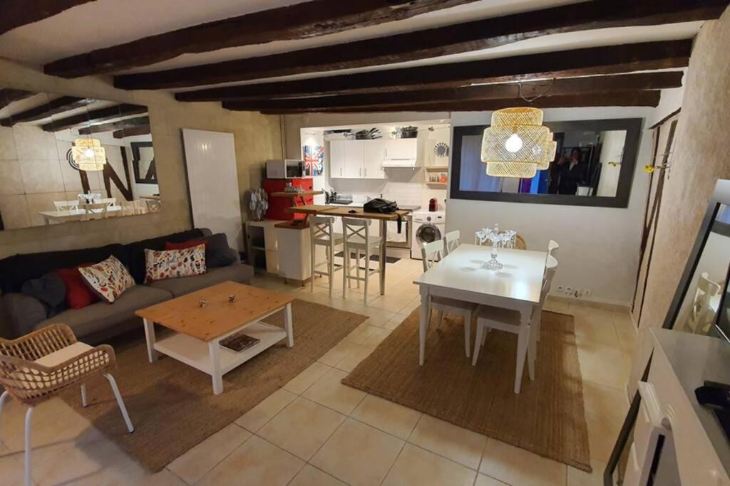 MAISON ENTIERE de 115m2 EN HYPER HYPER CENTRE AUX COEUR DES HALLES de TOURS de 2 à 7 PERSONNES - Housity