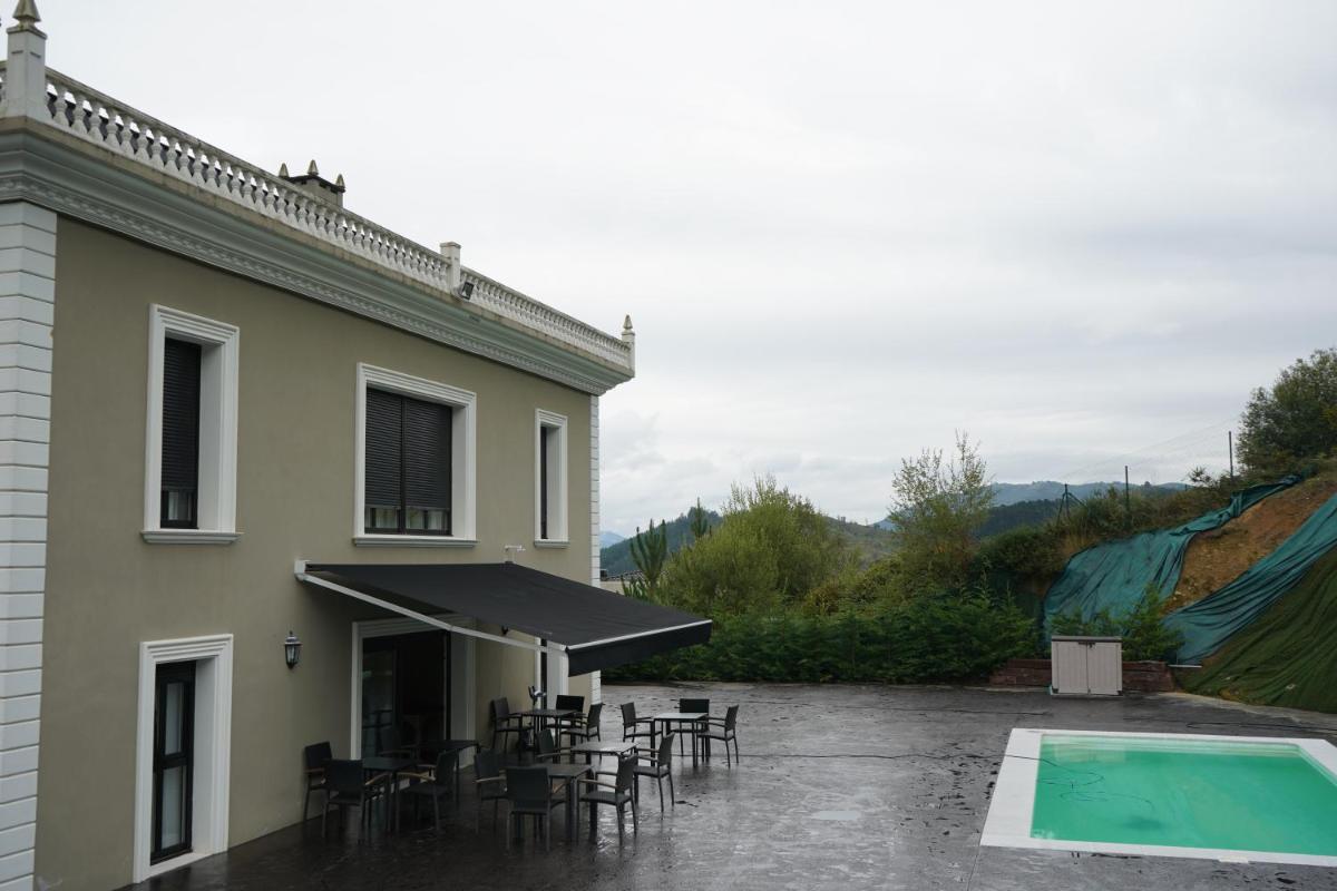 Rural Palace - Housity