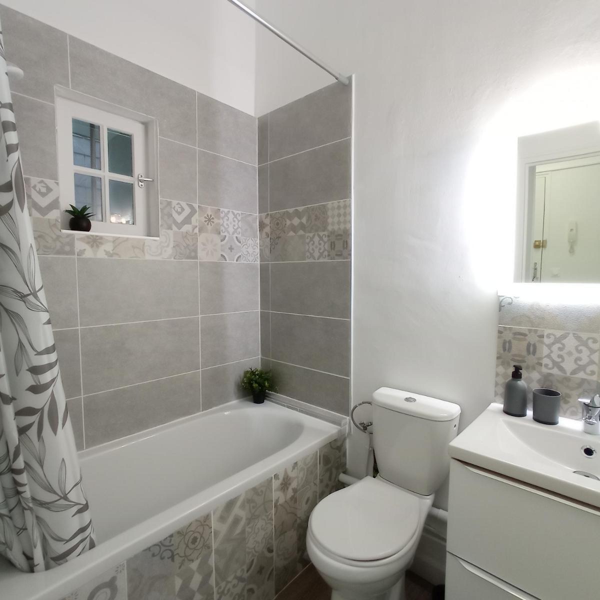 Appart Coeur de Rouen - Place Saint-Maclou - Housity