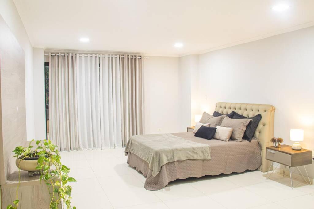 Apartamento cómodo y bien localizado en CDE - Housity