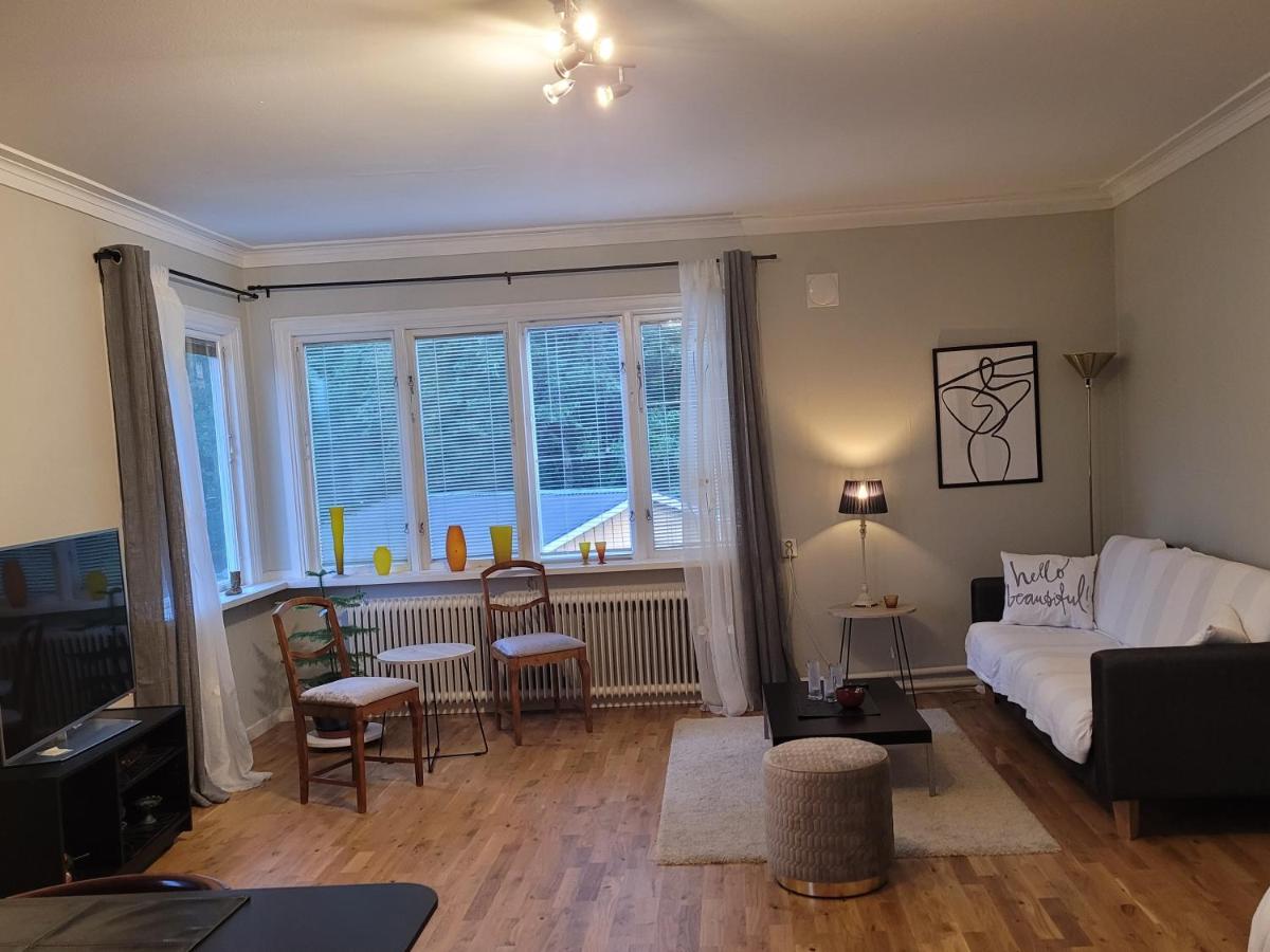 Lovely, spacious apartment with free parking - Housity
