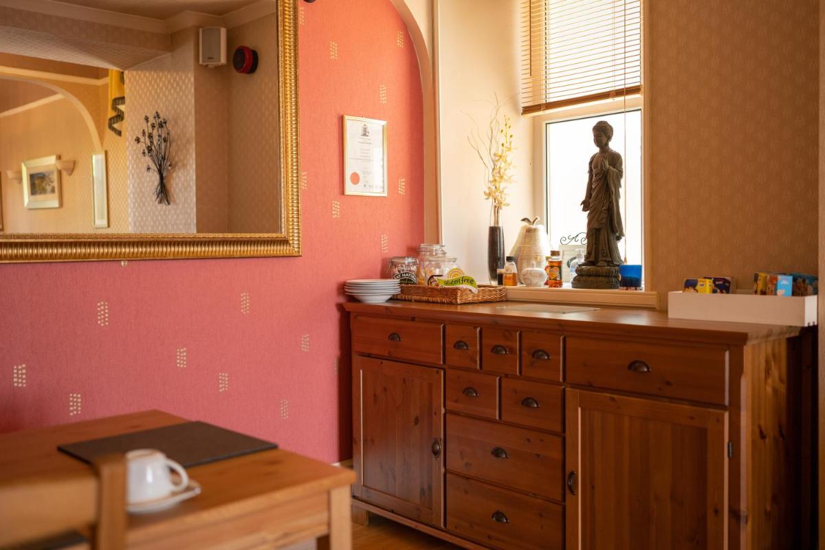 The Hill Hotel - Housity