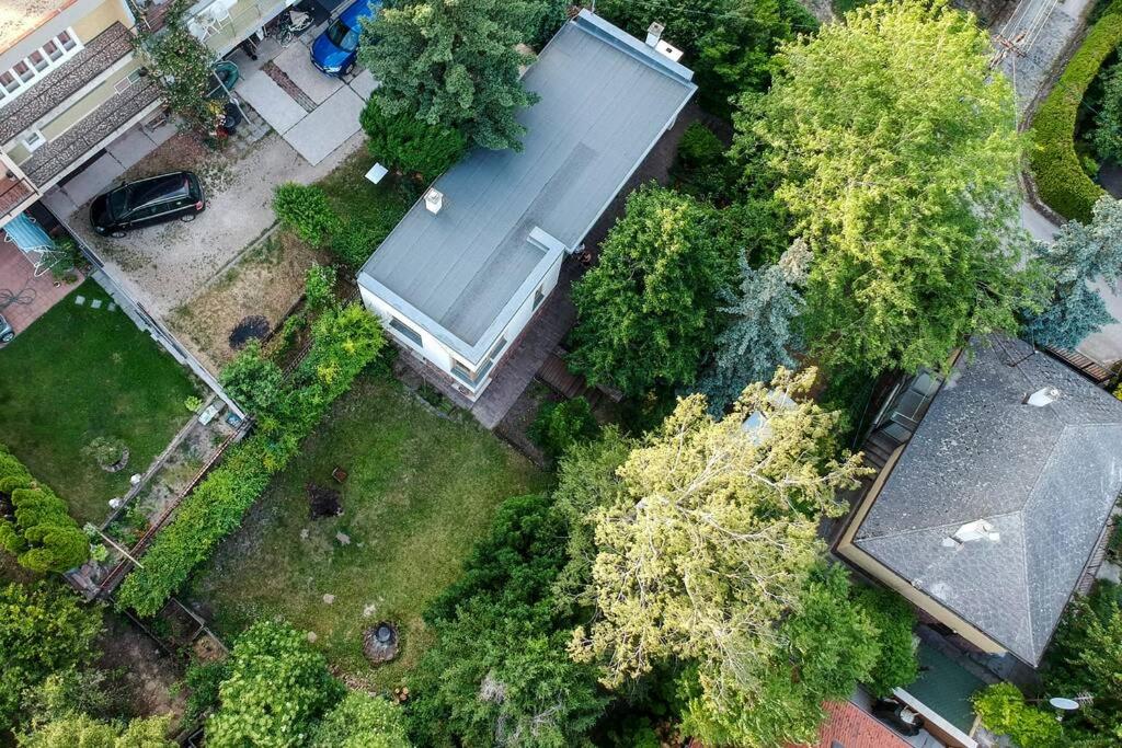 Quiet, spacious house near the center (5 min) - Housity