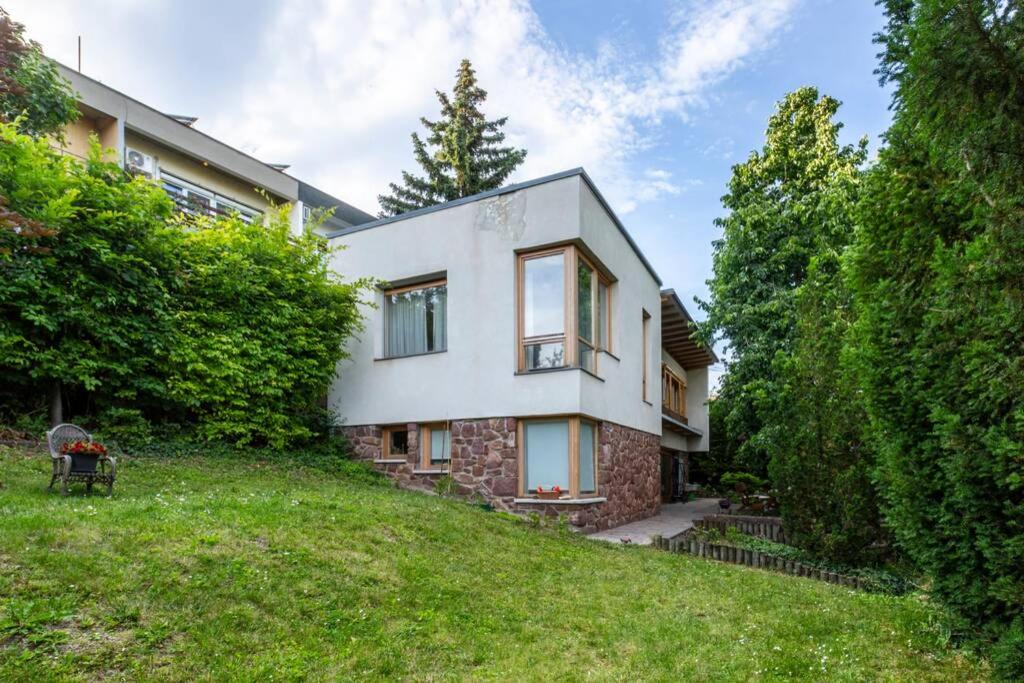 Quiet, spacious house near the center (5 min) - Housity