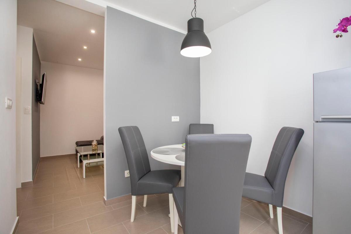 Apartment Iva - Housity