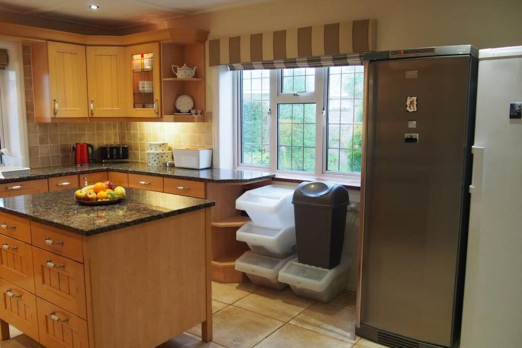 Suitetrails - Hectors House comfortable 4 bed house in mature gardens