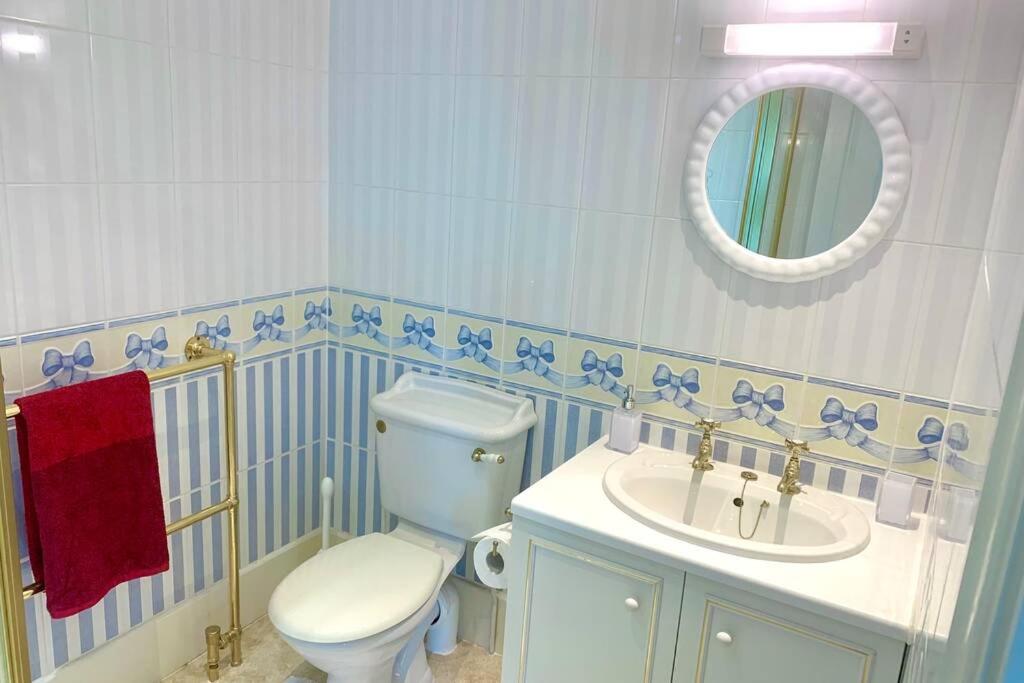 Suitetrails - Hectors House comfortable 4 bed house in mature gardens