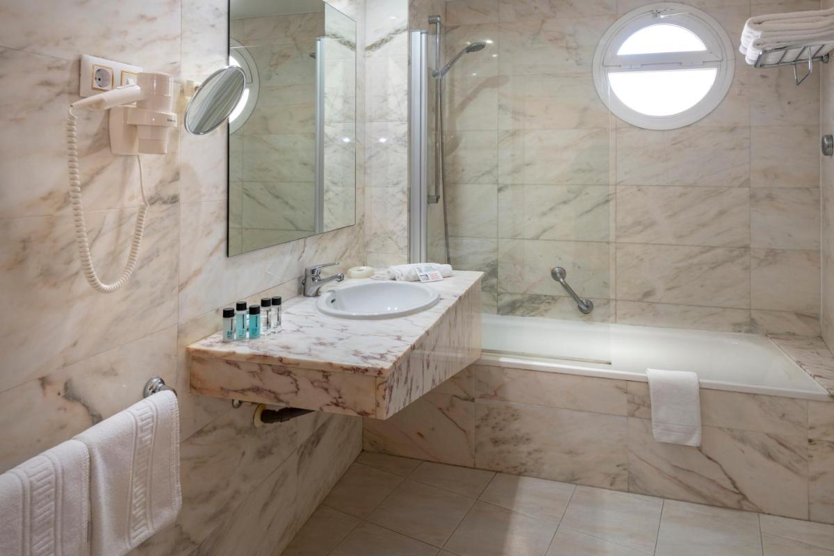 Un baño de Mònica Hotel
