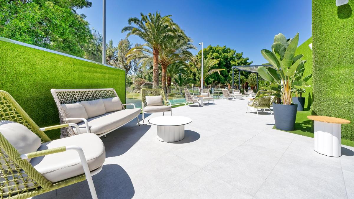 Jardín al aire libre en Club Maspalomas Suites & Spa - Adults Only