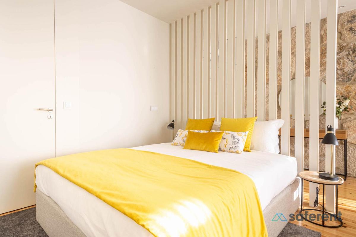 Suitetrails - Light-filled Bonjardim Apartments