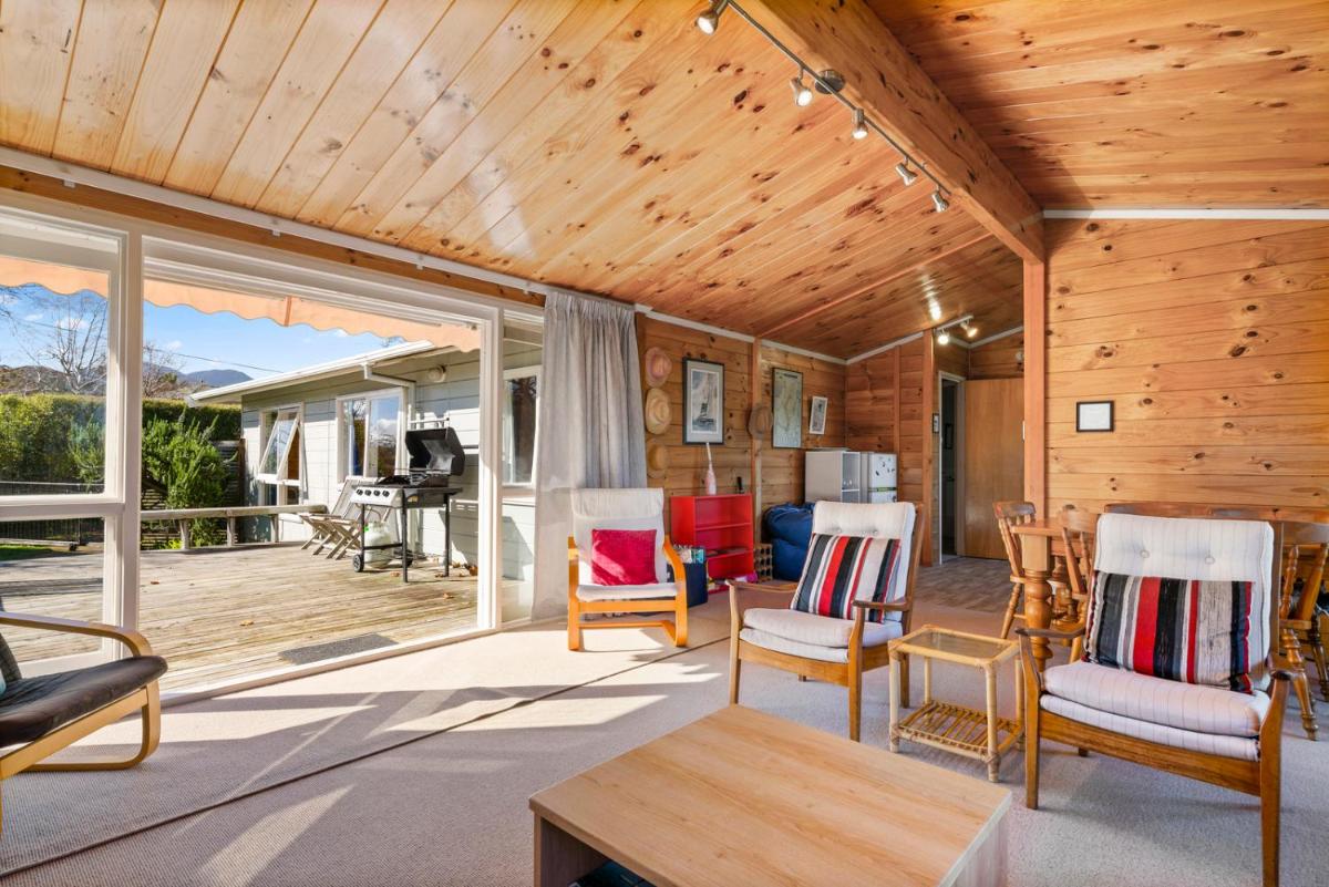 The Lake Escape - Taupo Holiday Home - Housity