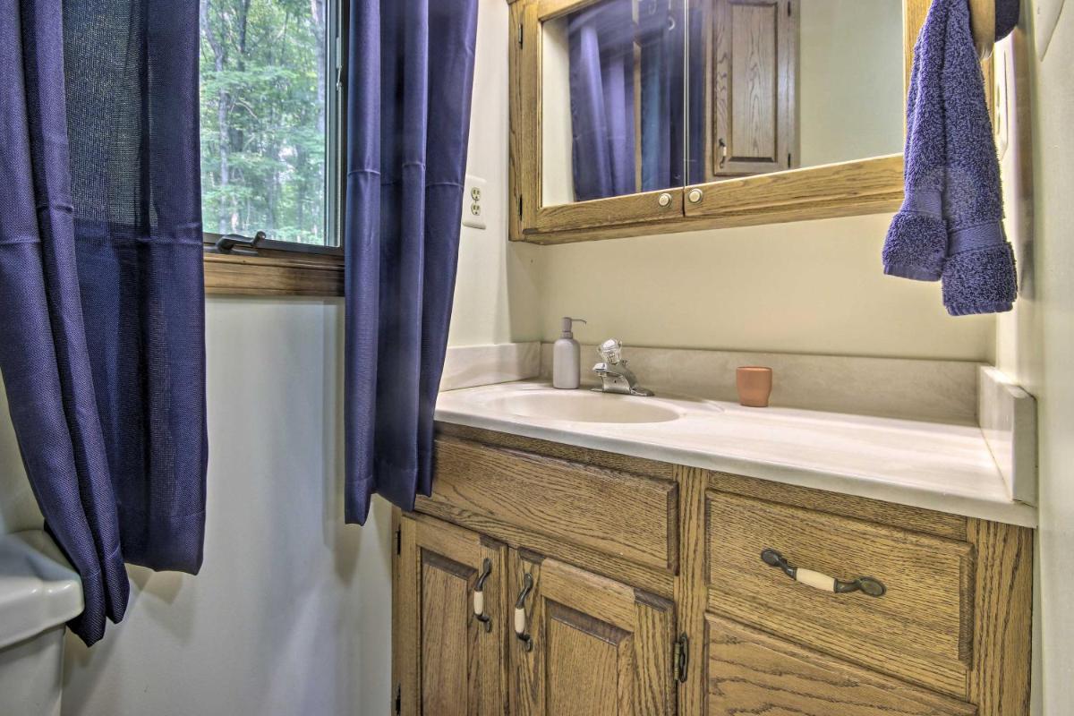 Mountain Town Adventures Home with Fire Pit! - Housity