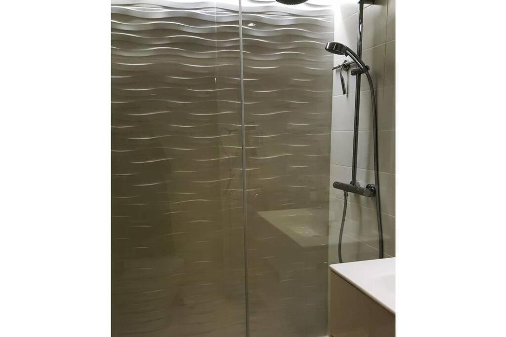 Modern apartment with stunning sea view - Housity