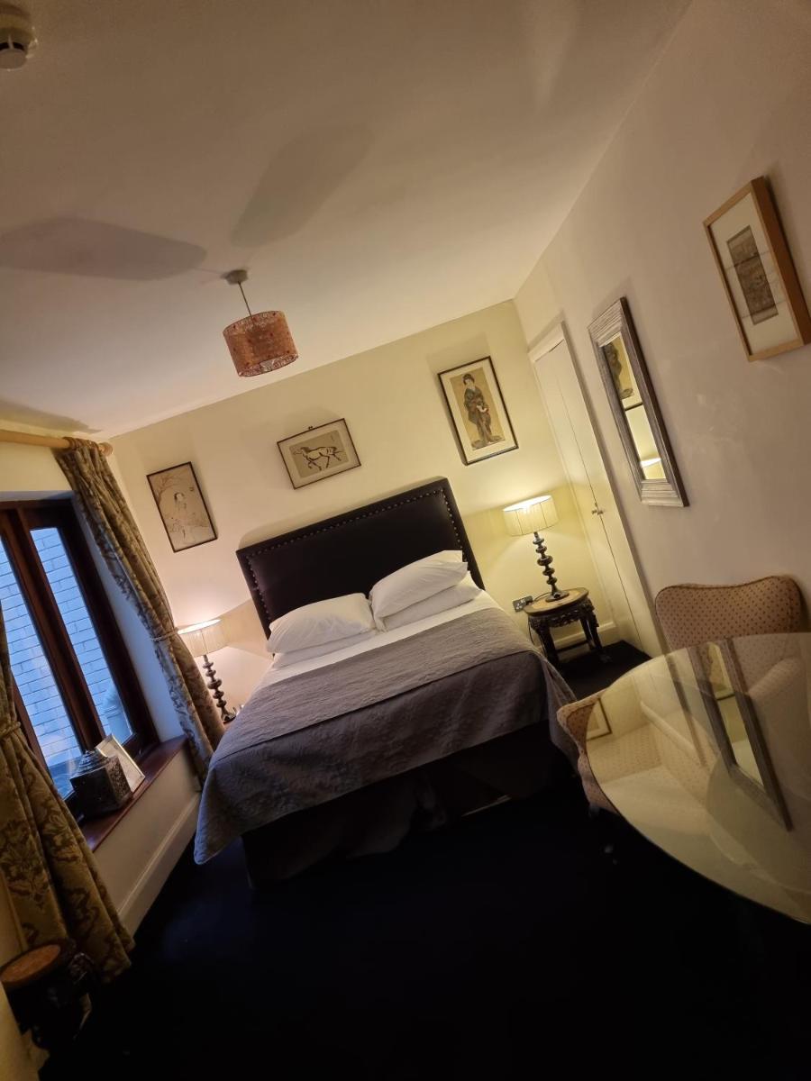 The Racquet Club - Housity