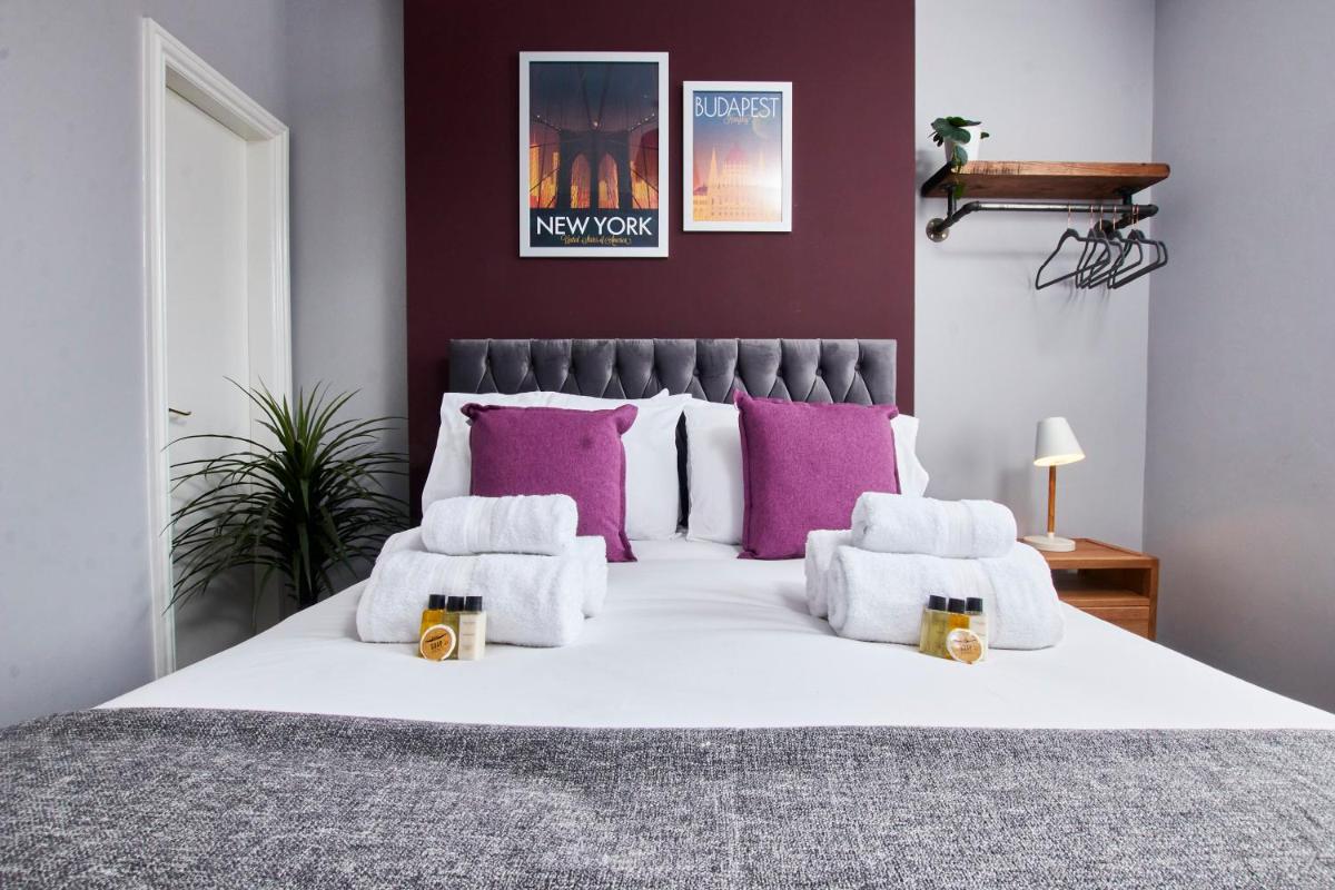 Delven House, Apartment 4 - Self Check-in, Self-Catering Serviced Apartment for East Midlands Airport - Housity