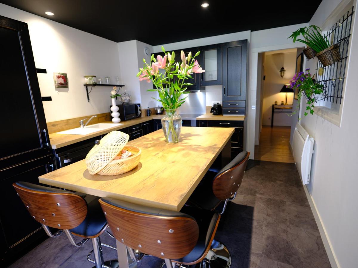 Le Floreal, great quiet appt in very town center - Housity