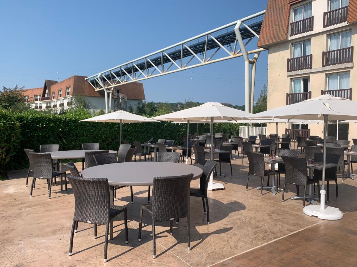 Restaurant ou autre lieu de restauration dans l'établissement Amirauté Hôtel Golf Deauville