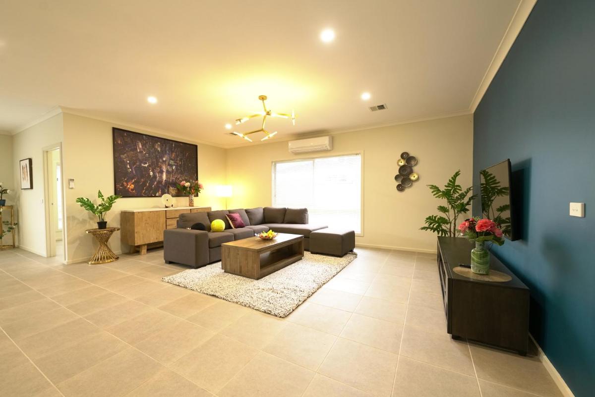 6 Bedrooms & 4 Bathrooms Big House for Big Group - Housity