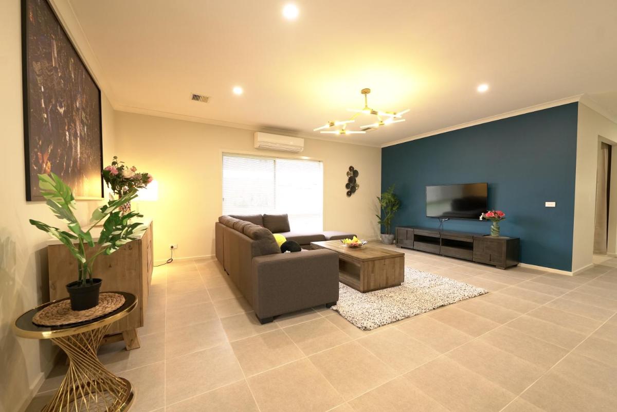 6 Bedrooms & 4 Bathrooms Big House for Big Group - Housity