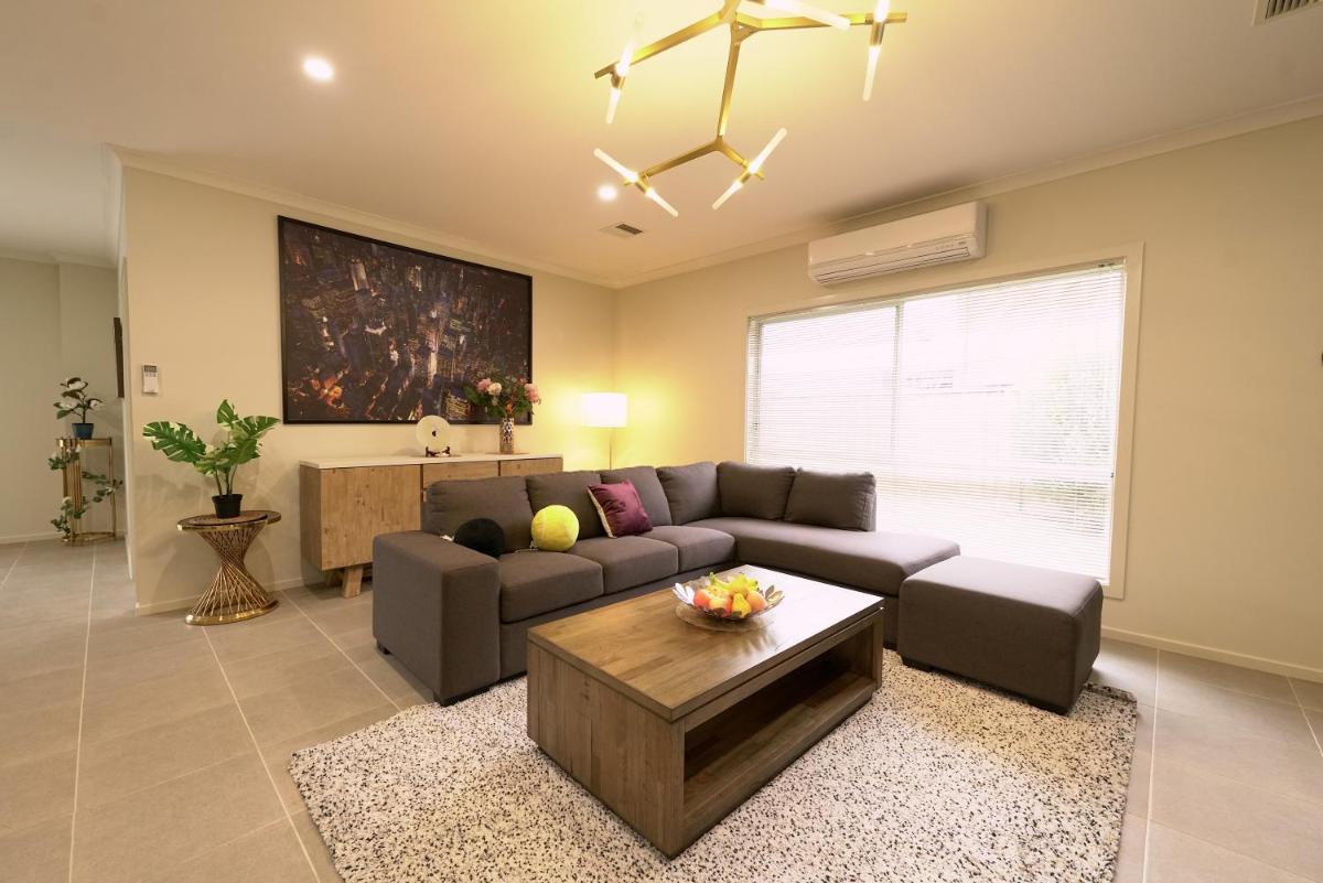 6 Bedrooms & 4 Bathrooms Big House for Big Group - Housity