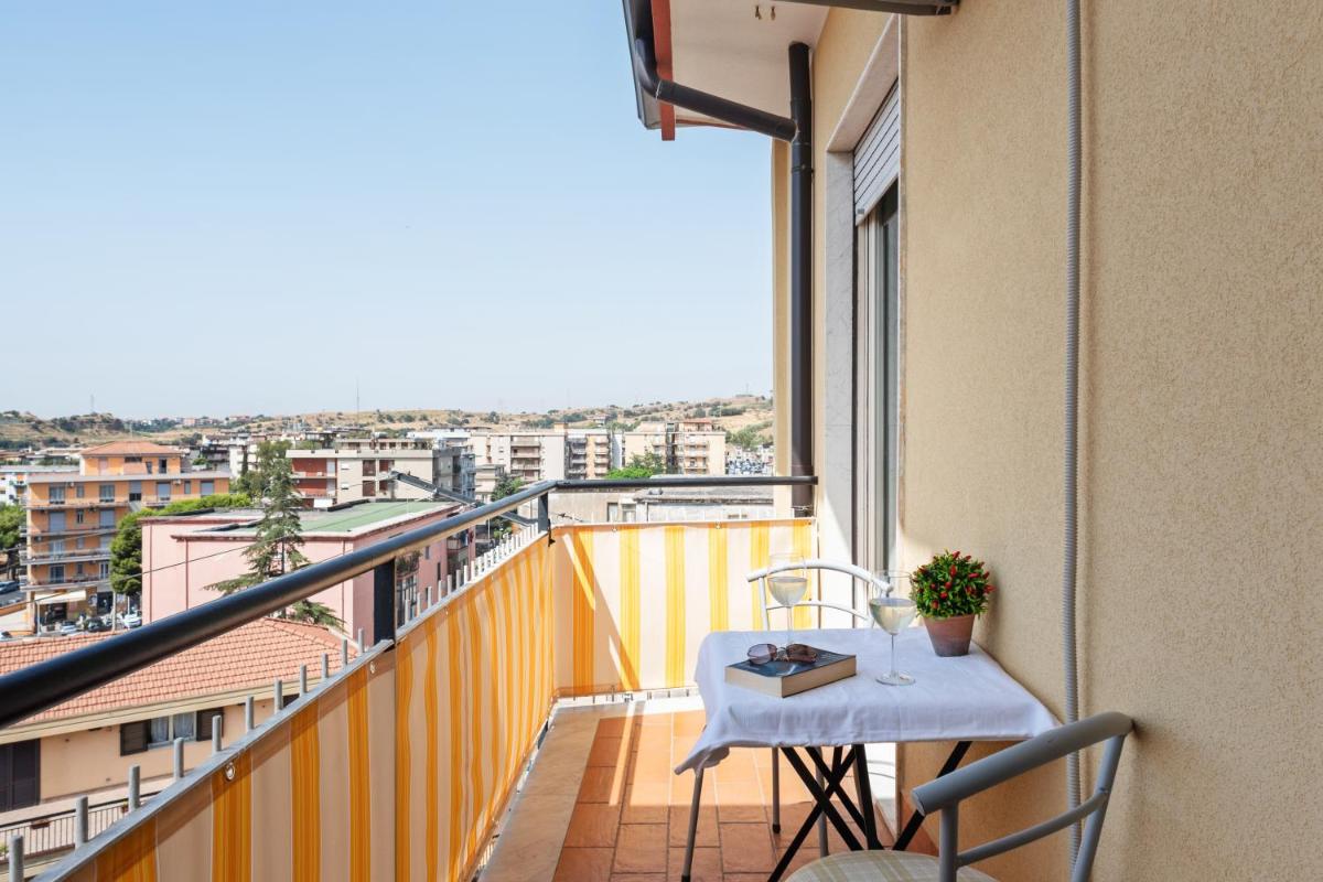 Roomy and Bright Apartment with Balconies x6 - Housity