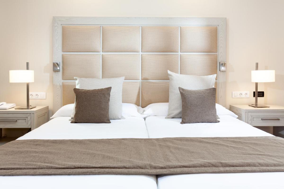 Cama o camas de una habitación en Hotel RIU Garoé